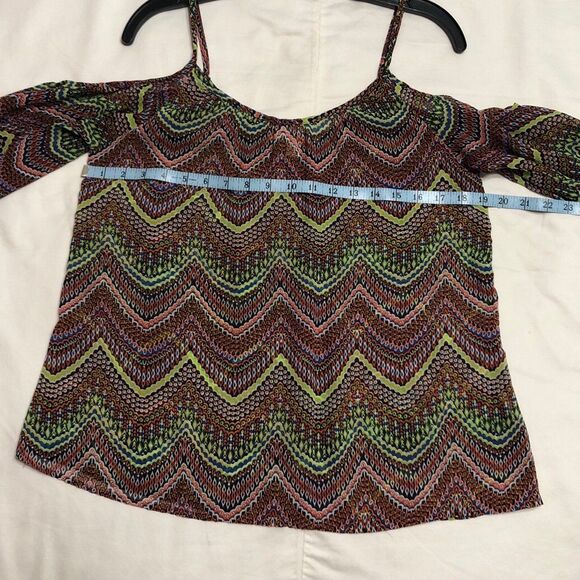 MIAMI Blouse Size Medium Chevron Print Three Quarter Sleeves Cold Shoulder - Picture 7 of 8